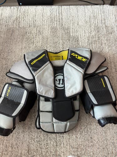 Intermediate Medium/Large Warrior Ritual RX3 E Goalie Chest Protector (Used)