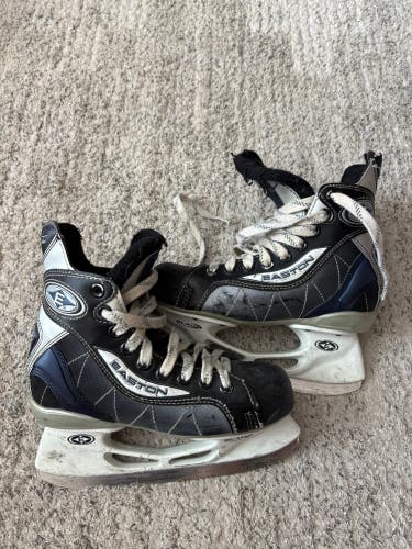 Junior Easton Octane Hockey Skates Regular Width Size 2 (Used)