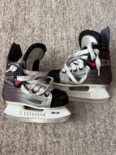 Youth Bauer Vapor VI Hockey Skates Regular Width 10 (Used)