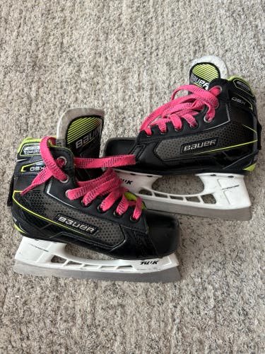 Youth Bauer GSX Hockey Goalie Skates Regular Width 13.5 (Used)