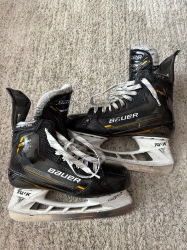 Senior Bauer Supreme M5 Pro Hockey Skates 7 (Used)