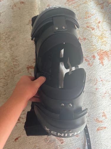 XS Youth Xenith Flyte Shoulder Pads (Used)