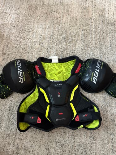 Small Junior Bauer Vapor 3X Shoulder Pads (Used)