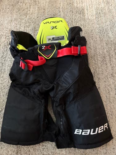 Black Junior Small Bauer Vapor 2X Hockey Pants (Used)