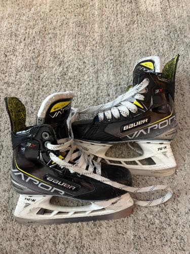 Junior Bauer Vapor 3X Hockey Skates Regular Width Size 2.5 (Used)