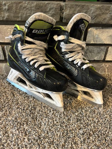 Bauer GSX Hockey Goalie Skates Regular Width Size 2 (Used)