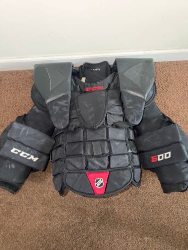 Large/Extra Large CCM 600 Goalie Chest Protector (Used)
