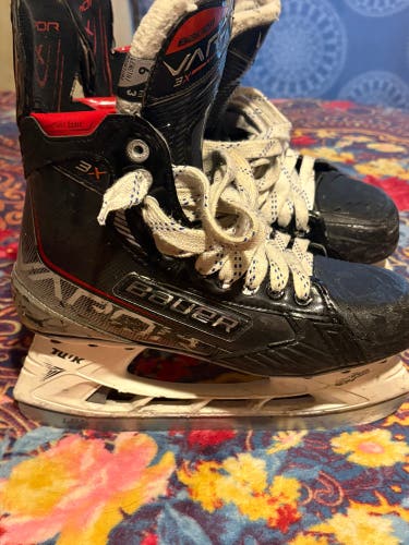 2021 Bauer Vapor 3X Hockey Skates Regular Width Size 6 (Used)
