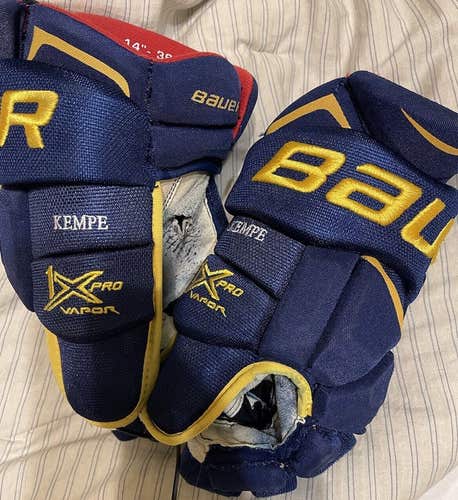 Game Worn Used Adrian Kempe LA Kings Sweden Hockey Gloves
