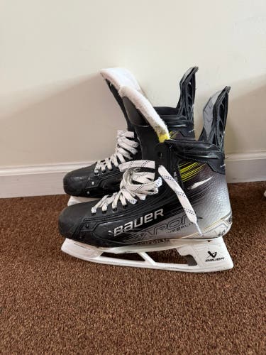 Jordan Kyrou Bauer Vapor Hyperlite 2 Hockey Skates Pro Stock 9 (Used)