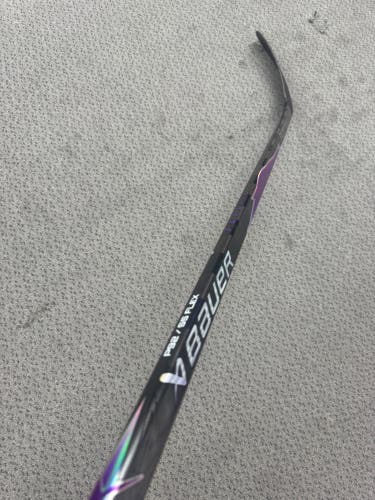 Intermediate Purple Bauer Vapor Flylite Right Handed Hockey Stick P92 55 Flex (New)