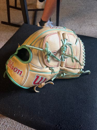 2025 Wilson A2000 RH Pitcher's Baseball Glove 12" (Used)
