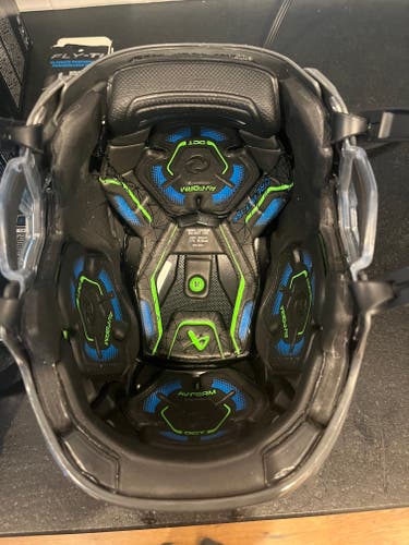 Medium Bauer Re-Akt 155 Helmet (Used)