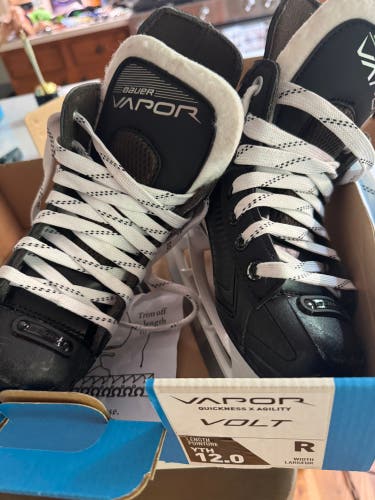 Bauer Vapor VOLT Hockey Skates Regular Width 12 (Used)
