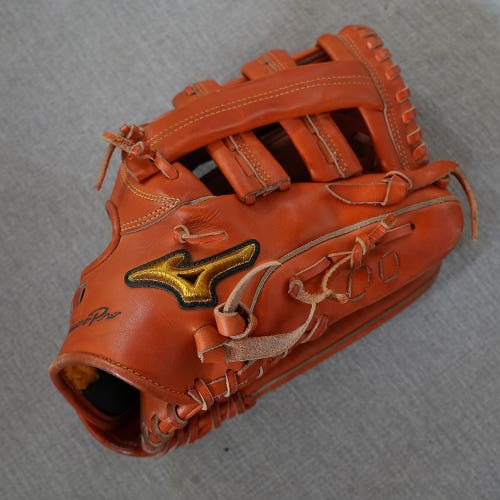 Mizuno Pro Outfield Glove. JAPAN Model. 5DNA Technology. RHT