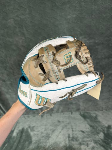 Blue Wilson A2000 RH Infield Softball Glove 11.75" (Used)