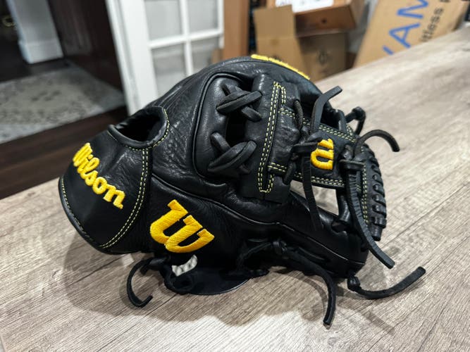 Wilson A950 RH Infield Baseball Glove 11.5" (Used)
