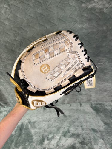 White Wilson A2000 RH Softball Glove 12.5" (Used)