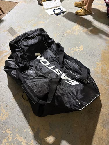 Easton Bag (LIKE NEW) E700 40 non wheel bag