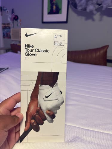 Men's Nike Left Hand Glove (Used)