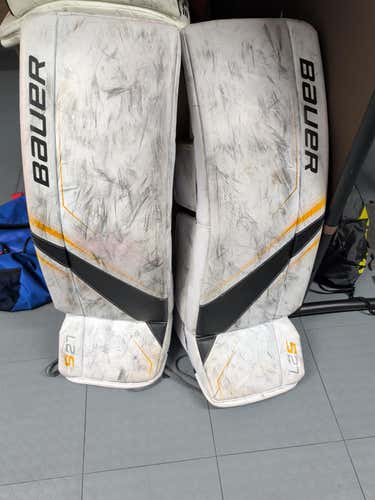 Large Bauer Supreme S27 Goalie Leg Pads (Used)