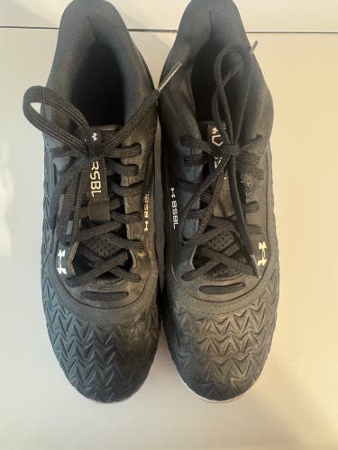 Black Men's Size M 10.0 (W 11.0) Under Armour Low Top Molded Cleats (Used)