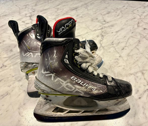 Bauer Vapor Hyperlite Fit 1 (5.5) Hockey Skates Regular Width