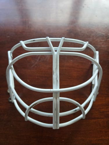 GRW NC SS SR-Bauer Goalie Mask cage cat eye white barely used