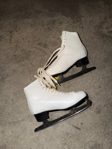 Figure Skates B Adult 8 (Used)