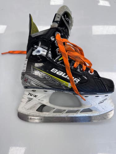 Used Bauer X4 Junior Hockey Skate Junior 01 11860-S000314923