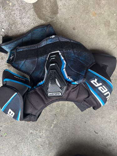 Men's Medium Intermediate Bauer Shoulder Pads (Used)