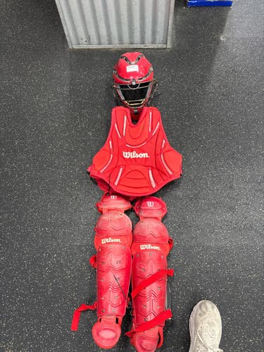 Used Wilson CATCHERS SET Catchers Helmet w/Mask Red One Size 11337-S000495879
