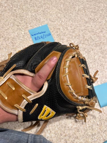 Wilson A2000 RH Catcher's Baseball Glove 33.5" (Used)