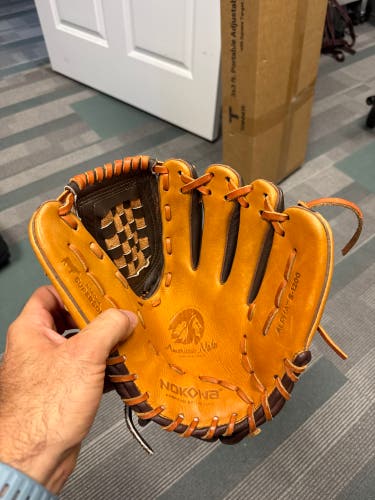Nokona Alpha RH Pitcher's Baseball Glove 12" (Used)
