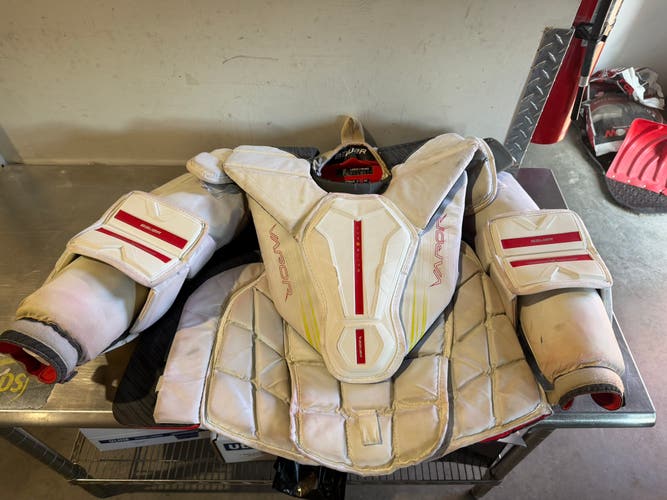 Large Bauer Vapor Hyperlite 2 Goalie Chest Protector (Used)