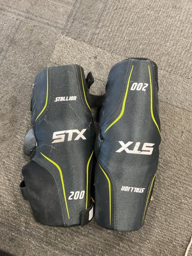 Used STX STALLION 100 ARM PADS Lacrosse Arm Pads/Guards Black LG 11614-S000243498