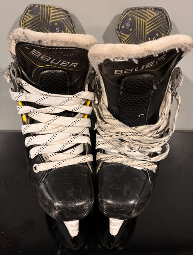 Bauer Supreme Hockey Skates Regular Width Size 3 (Used)