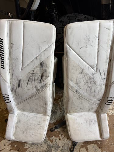 Warrior Ritual R/G6 Junior Goalie Leg Pads – 26+1 (used)