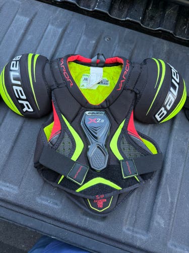 Small Junior Bauer Vapor X2.9 Shoulder Pads (Used)