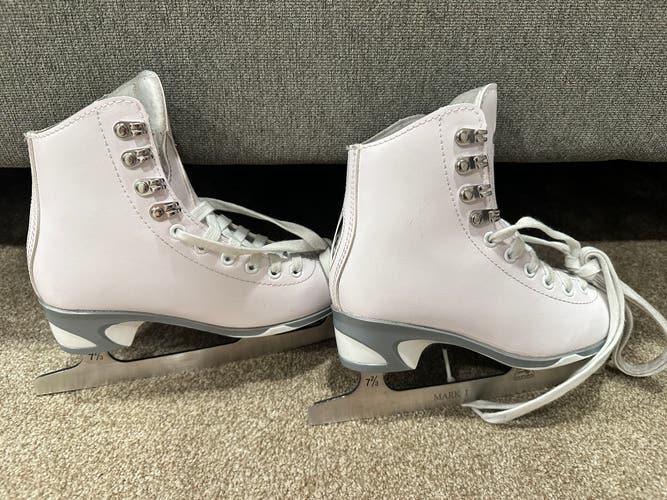 Jackson Ultima 150 Figure Skates B Junior 13