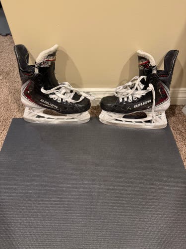 Black 2025 Bauer Vapor Fly40 Hockey Skates Regular Width Size 3 (Used)