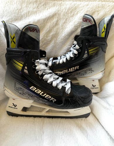 Bauer Vapor Hyperlite 2 Hockey Skates size 7.5 Fit 2 (D Regular width) Used