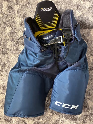 Junior Large CCM Tacks 5092 Hockey Pants (Used)