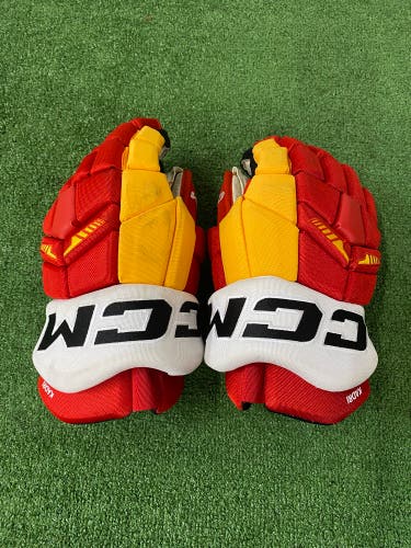 Senior CCM HGTKXP Gloves 14" Pro Stock (Used)