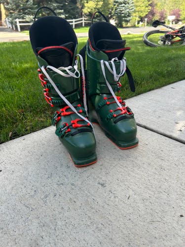 Mondo 26 & 26.5 Dalbello DRS Ski Boots Medium Flex (barely Used)