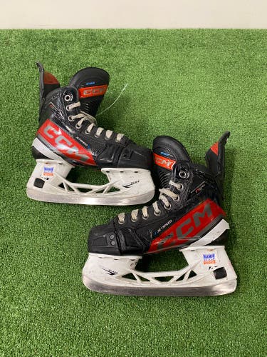 Junior CCM JetSpeed FT6 Pro Hockey Skates Size 2 (Used)