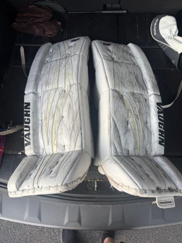 30" Vaughn Goalie Leg Pads (Used)