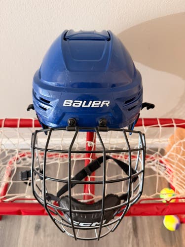 Medium Bauer Re-Akt 90 Helmet (Used)