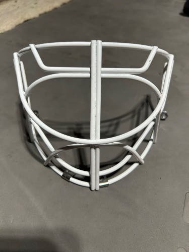 Bauer Goalie White Cat Eye Replacement Cage Sr. 
Medium