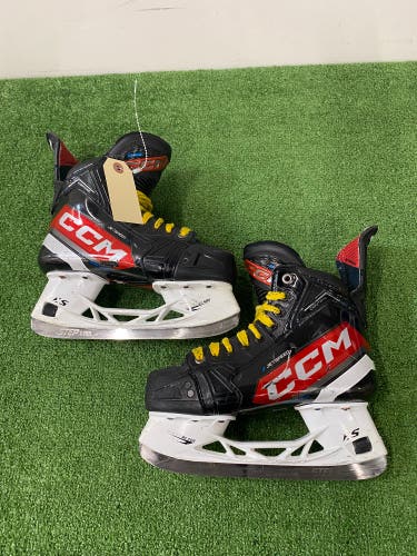 Intermediate CCM JetSpeed Control Hockey Skates | Size 4